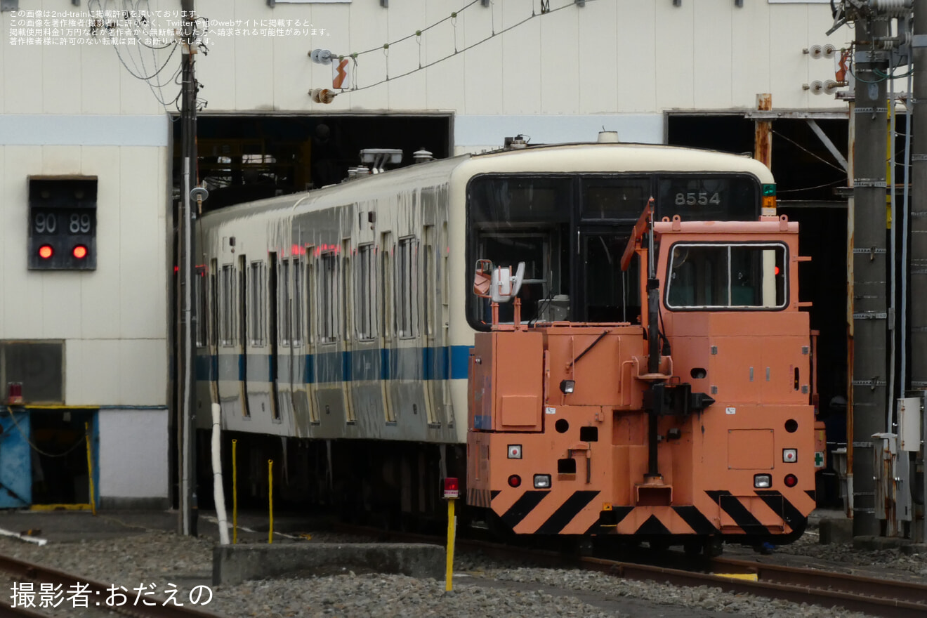 【小田急】8000形8254F(8254×6)廃車に伴うクーラー・部品撤去の拡大写真