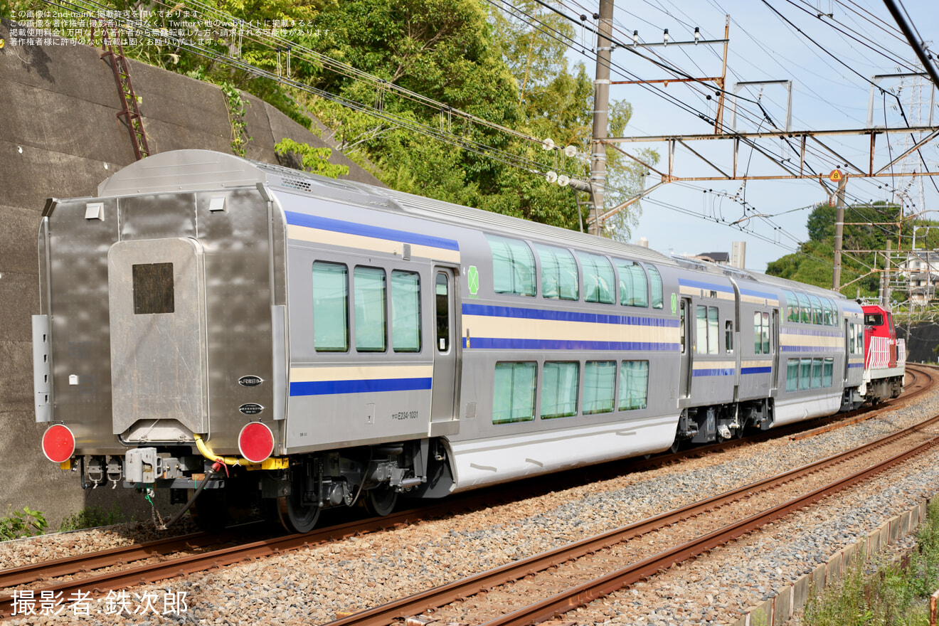 【JR東】E235系1000番台グリーン車(F-31編成用) J-TREC横浜事業所出場甲種輸送の拡大写真