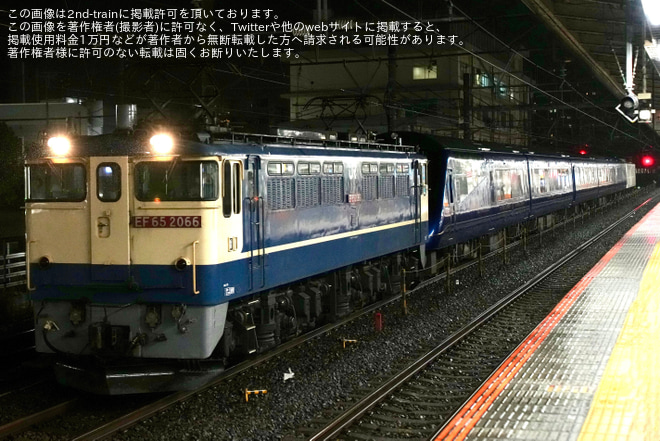 【伊豆急】2100系『THE ROYAL EXPRESS』・マニ50 返却甲種輸送(2023)を大船駅で撮影した写真