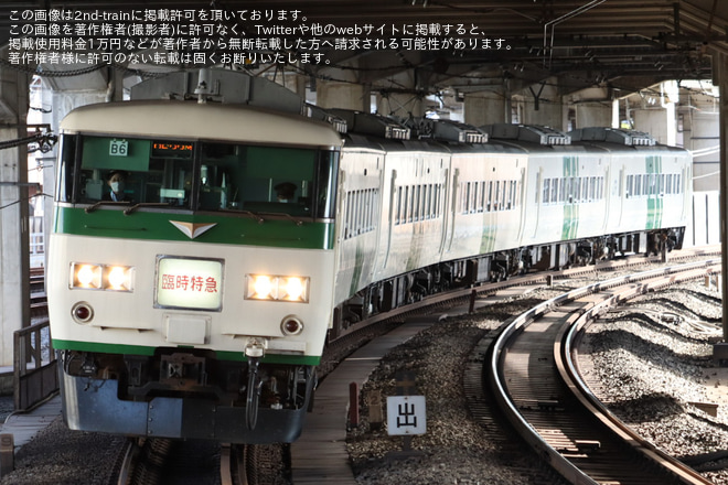 【JR東】特急「鹿沼秋まつり」を臨時運行を赤羽駅で撮影した写真