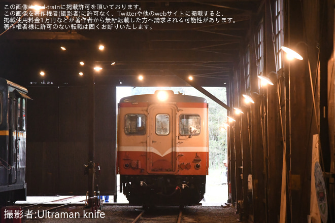 【南部縦貫】「レールバス 夕暮れ撮影会 2023秋」開催を旧七戸駅で撮影した写真