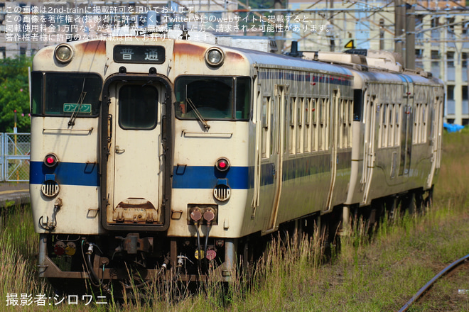 【JR九】キハ140-2066+キハ47-9048 小倉総合車両センター入場を鹿児島中央駅で撮影した写真