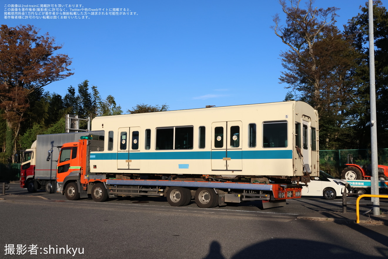 【小田急】8000形8254×6(8254F)新宿方2両 廃車・搬出の拡大写真
