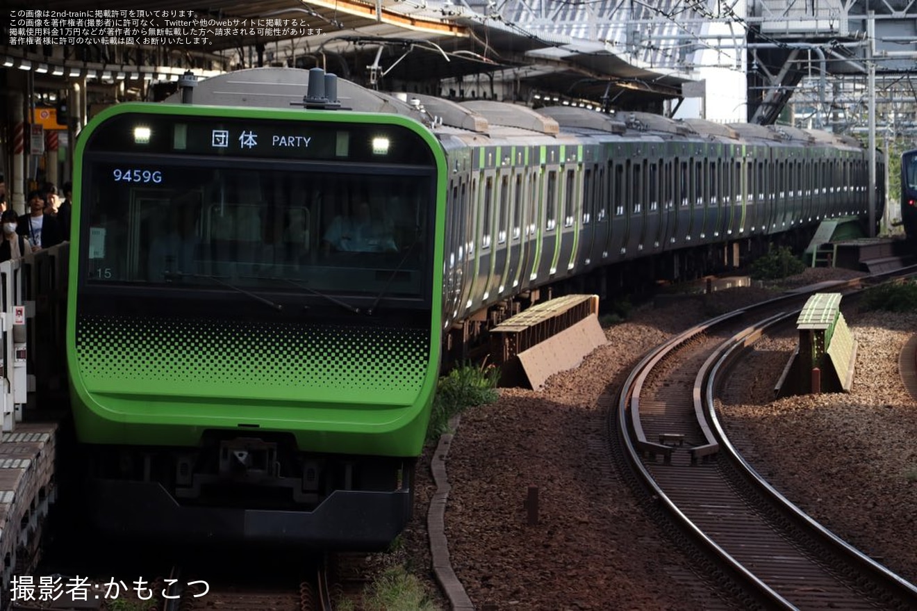 【JR東】団体臨時列車「LE VELVETS15周年記念号」が山手線外回りで運転の拡大写真