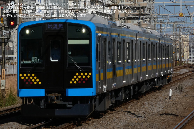 【JR東】鶴見線用E131系1000番台ナハT1編成 東海道貨物線試運転を平塚駅で撮影した写真
