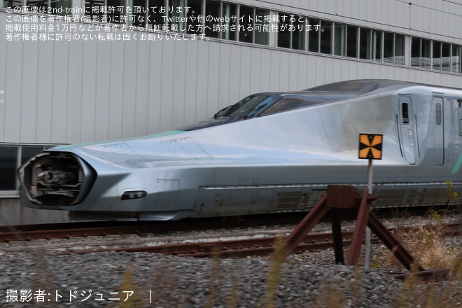 【JR東】E956形S13編成「ALFA-X」がパンタグラフ外された状態で留置を新幹線総合車両センター付近で撮影した写真