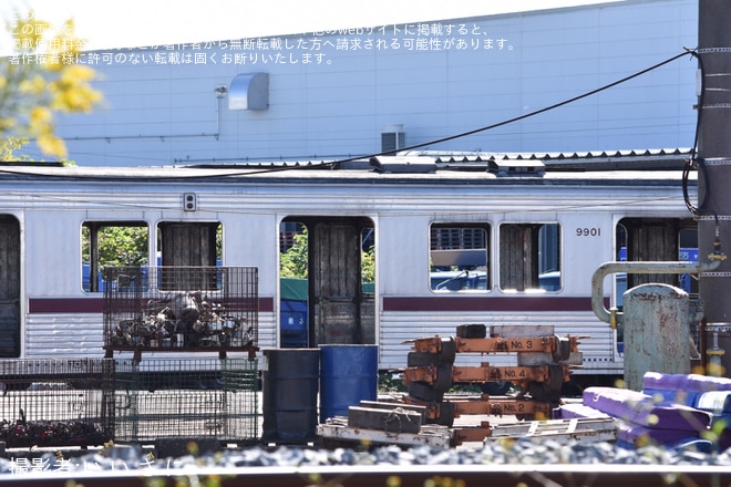 【東武】9000系9101Fが部品撤去中を北館林荷扱所で撮影した写真