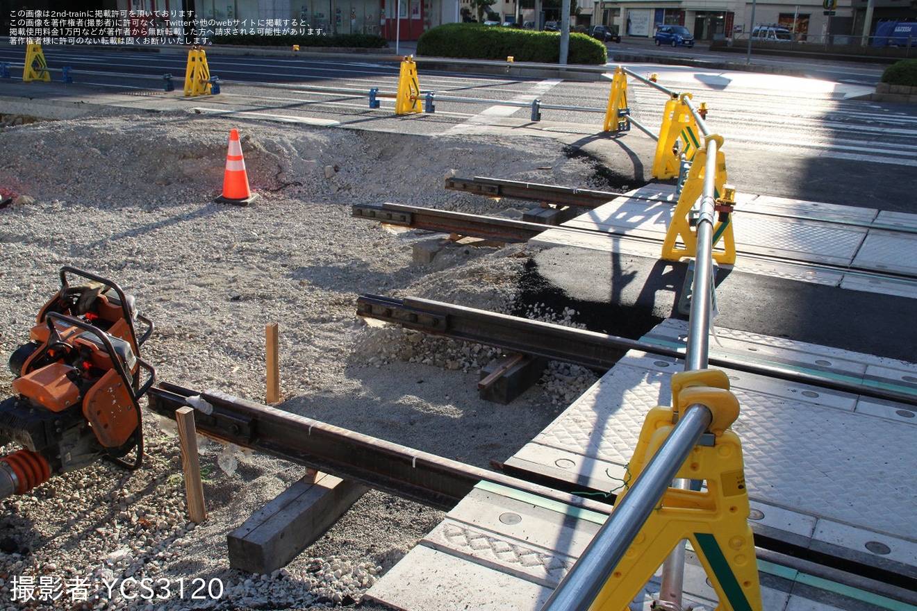 【広電】駅前大橋線の軌道ブロックが敷設開始の拡大写真