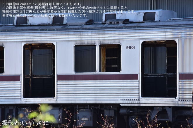 【東武】9000系9101Fが部品撤去中を北館林荷扱所で撮影した写真