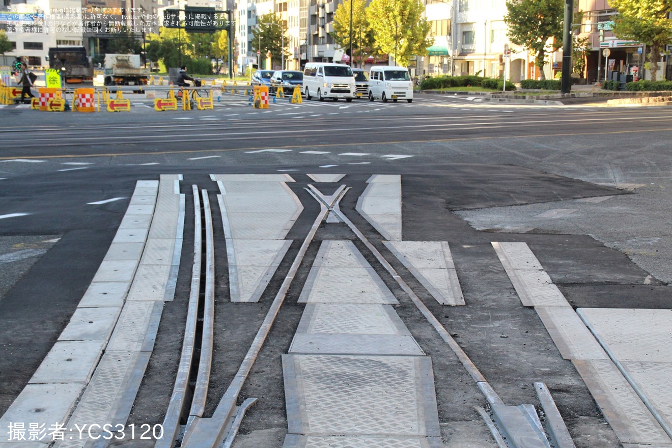 【広電】駅前大橋線の軌道ブロックが敷設開始の拡大写真