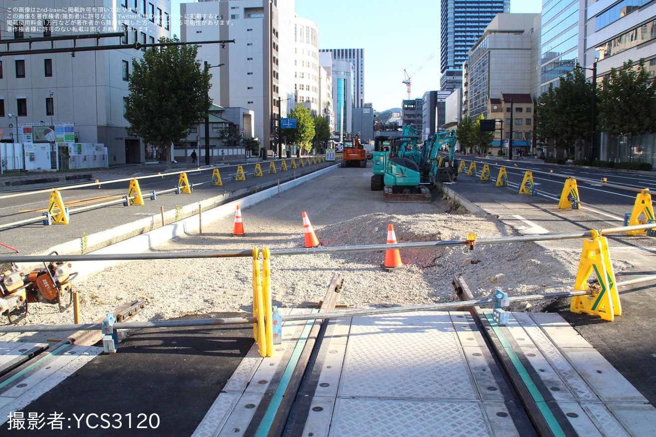 【広電】駅前大橋線の軌道ブロックが敷設開始の拡大写真