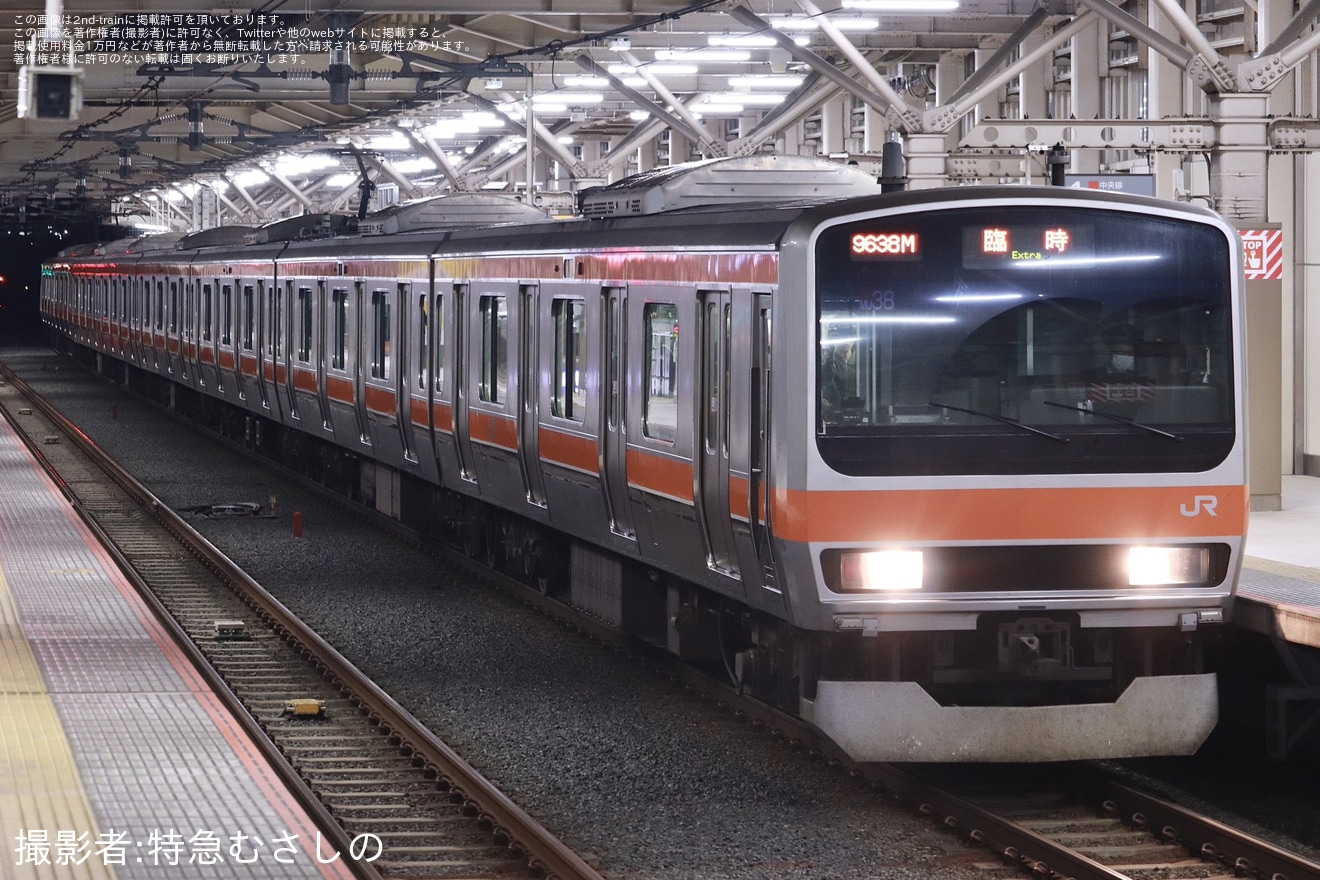 【JR東】高尾駅線路切換工事に伴いむさしの号が臨時表示で運転の拡大写真