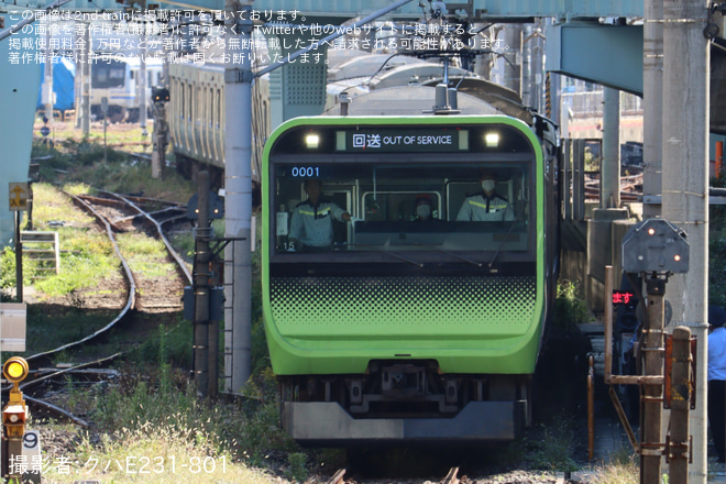 【JR東】 E235系トウ15編成東京総合車両センタ一入場を大崎駅で撮影した写真