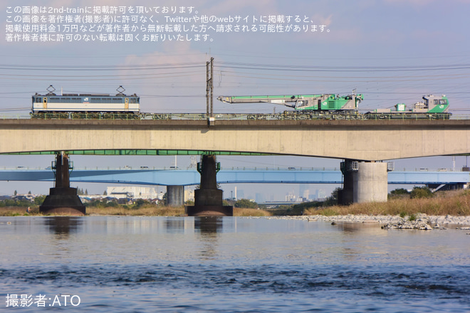 【JR貨】クレーン車甲種輸送を梶ヶ谷ターミナル～府中本町間で撮影した写真