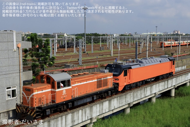 【台鐵】E500型新型電機お披露目会に向け展示車両が潮州車両基地へ入場