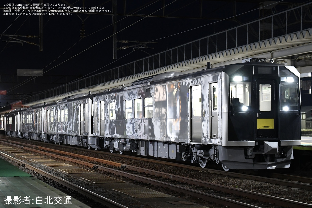 【JR北】H100形 無塗装車4両が試運転の拡大写真