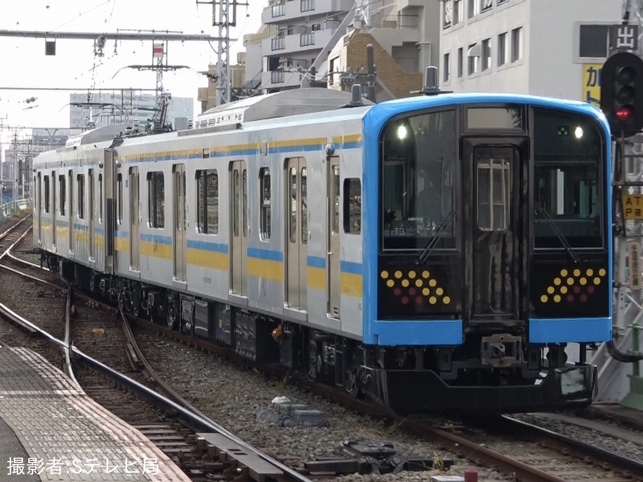【JR東】E131系1000番台ナハT3編成が、鶴見線内で試運転の拡大写真