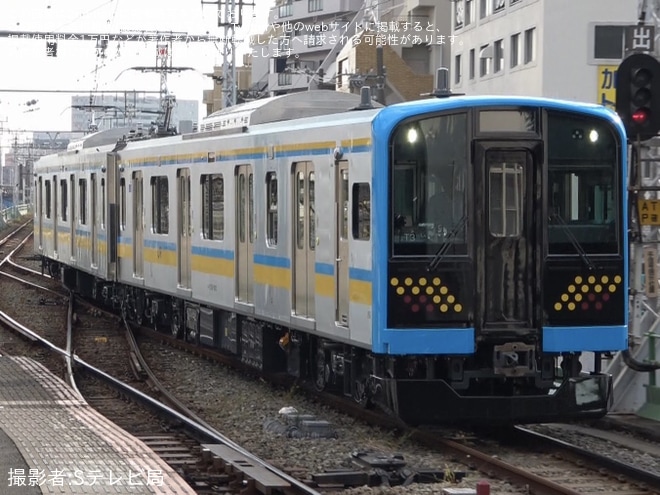 【JR東】E131系1000番台ナハT3編成が、鶴見線内で試運転を鶴見駅で撮影した写真