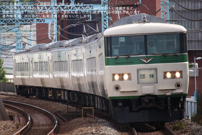 【JR東】「185系で行く根岸線・武蔵野線50周年記念列車の旅」を関内駅で撮影した写真