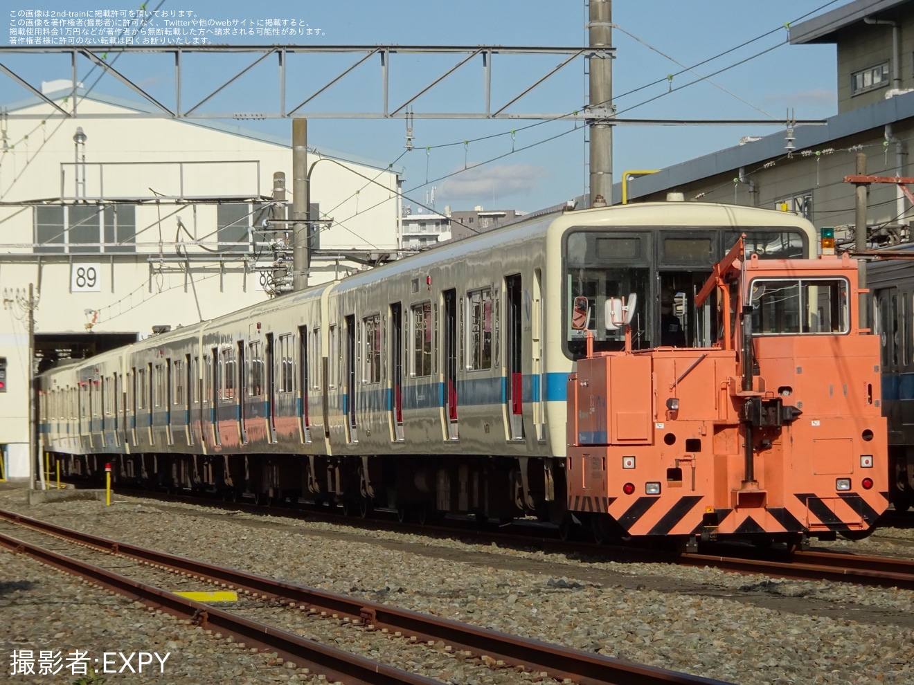 【小田急】8000形8256F(8256×6)廃車に伴うクーラー・部品撤去の拡大写真