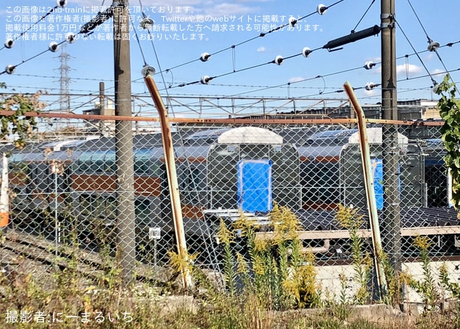 【JR東】サロE233-3ユニットとサロE233-4ユニットが2両ずつ単独で留置にを豊田車両センター付近で撮影した写真