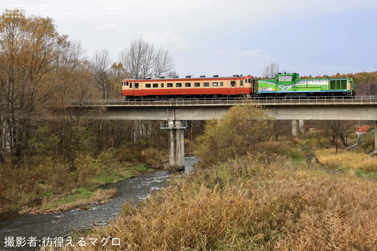 【JR北】キハ40-1766がDE15-1534牽引で救援回送の拡大写真