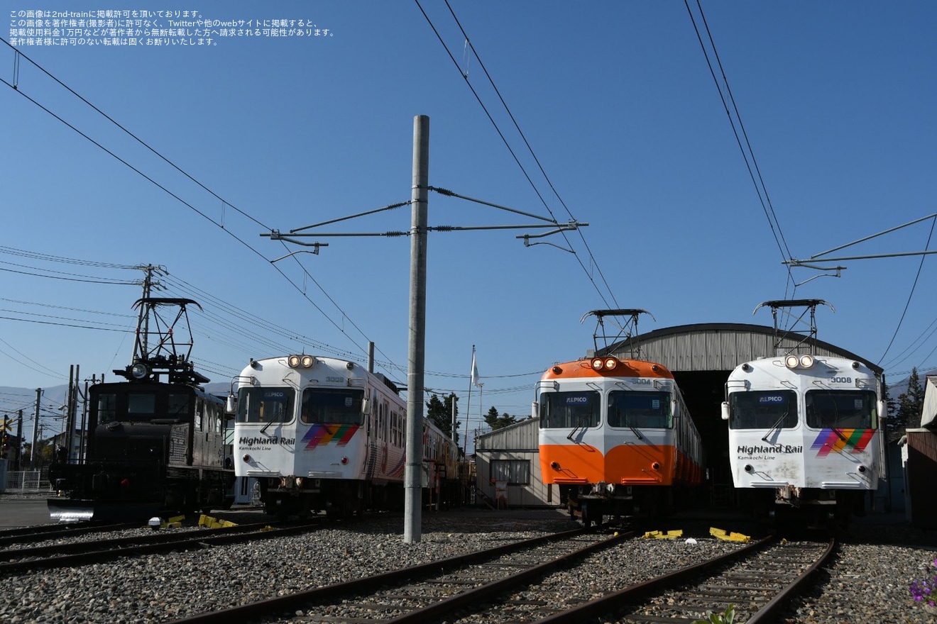 【アルピコ】「3000形3並び撮影会とモハカラー貸切列車」ツアーが催行の拡大写真