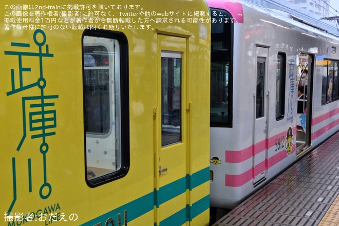 【阪神】「TORACO号」+「トラッキー号」4両編成 本線系統で特別運行を尼崎駅で撮影した写真