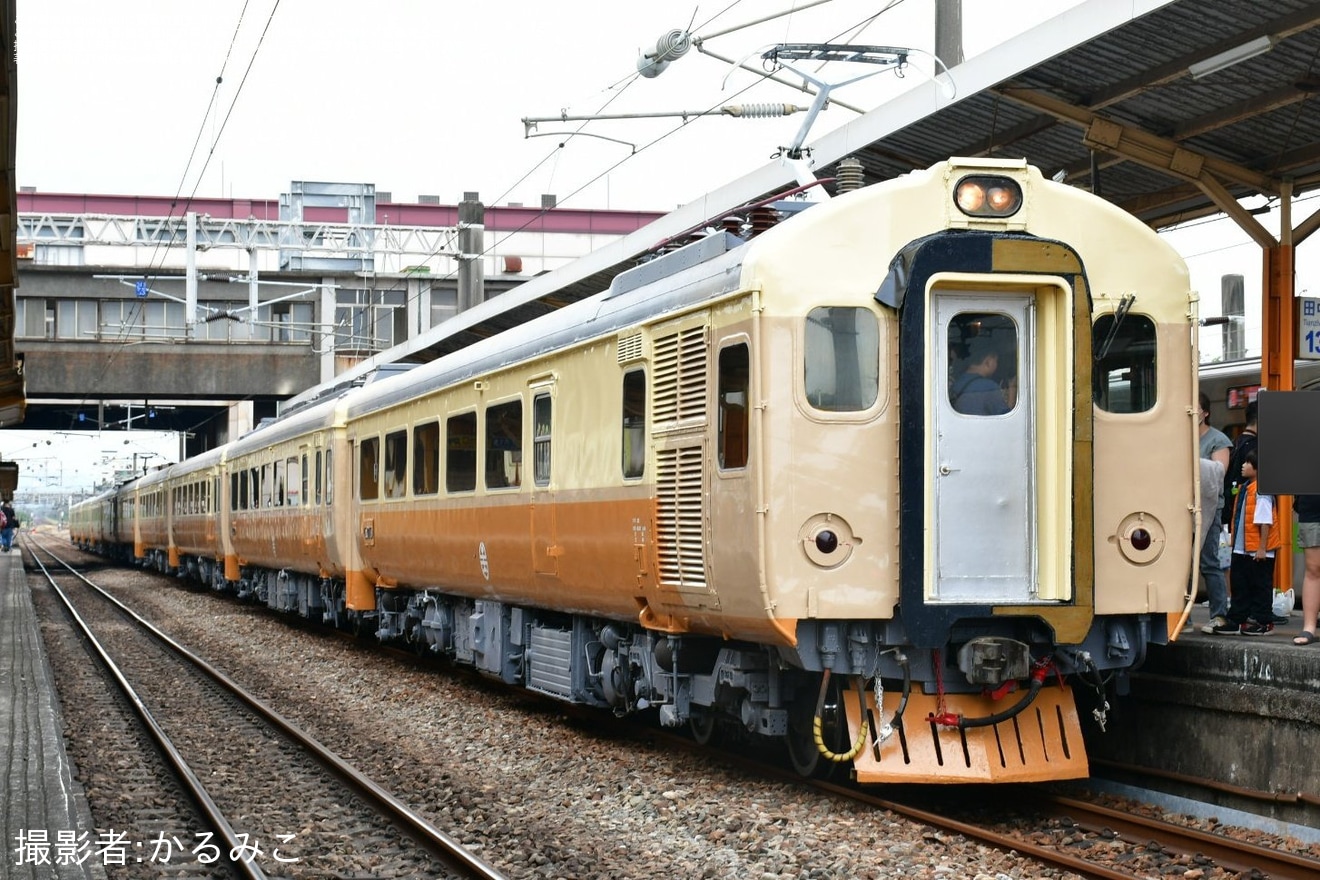 【台鐵】EMU100型EP106編成+EP101編成が田中駅にて展示の拡大写真