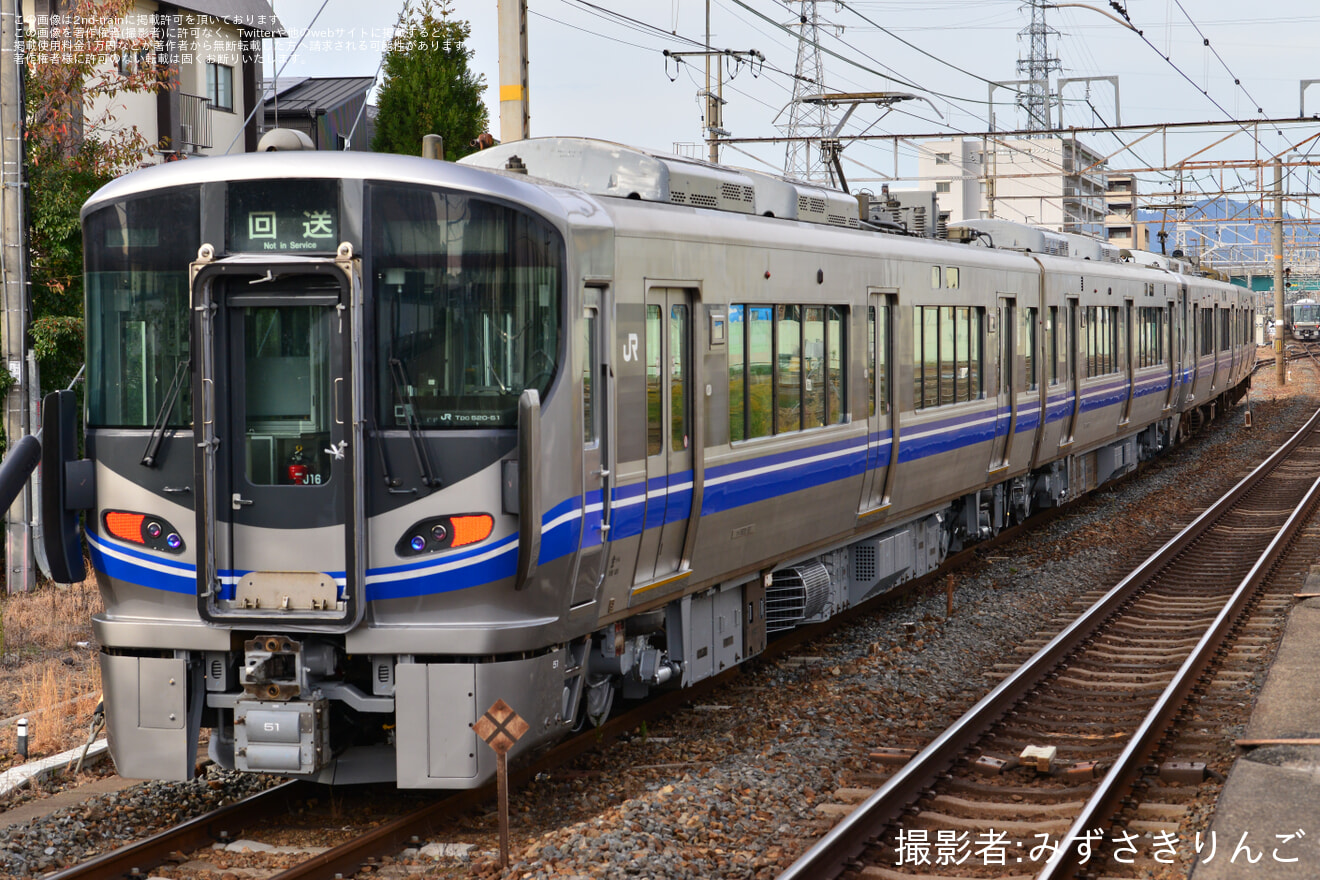 【JR西】521系J16編成 吹田総合車両所本所出場回送の拡大写真