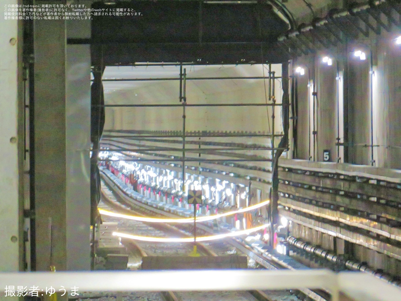 【大阪メトロ】コスモスクエア駅終端部の柵が撤去され夢洲からの線路が出現の拡大写真