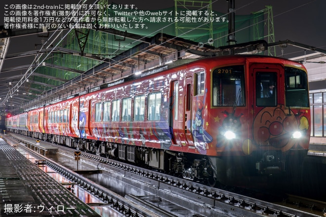 【JR四】「しまんと」側を赤いアンパンマン列車で「南風28号」と「しまんと6号」が運転