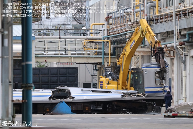 【JR東】E217系クラY-142編成の増2号車(モハE216-2084)が東京総合車両センターで解体中