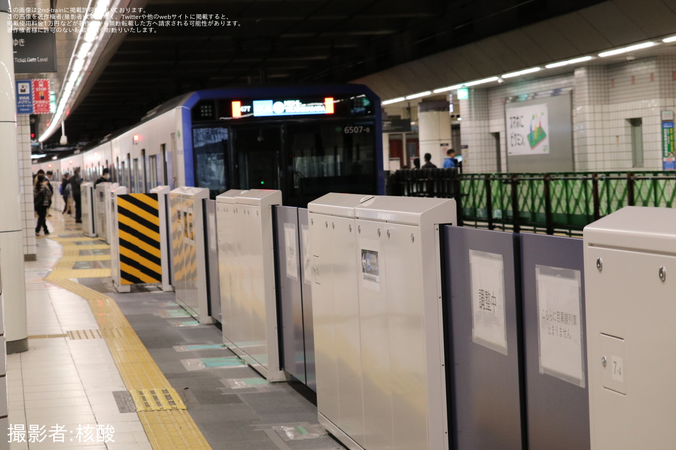 【東急】日吉駅3番線に新たなホームドアが設置されるの拡大写真