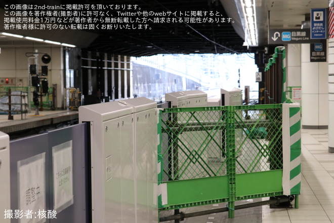 【東急】日吉駅3番線に新たなホームドアが設置されるを日吉駅で撮影した写真