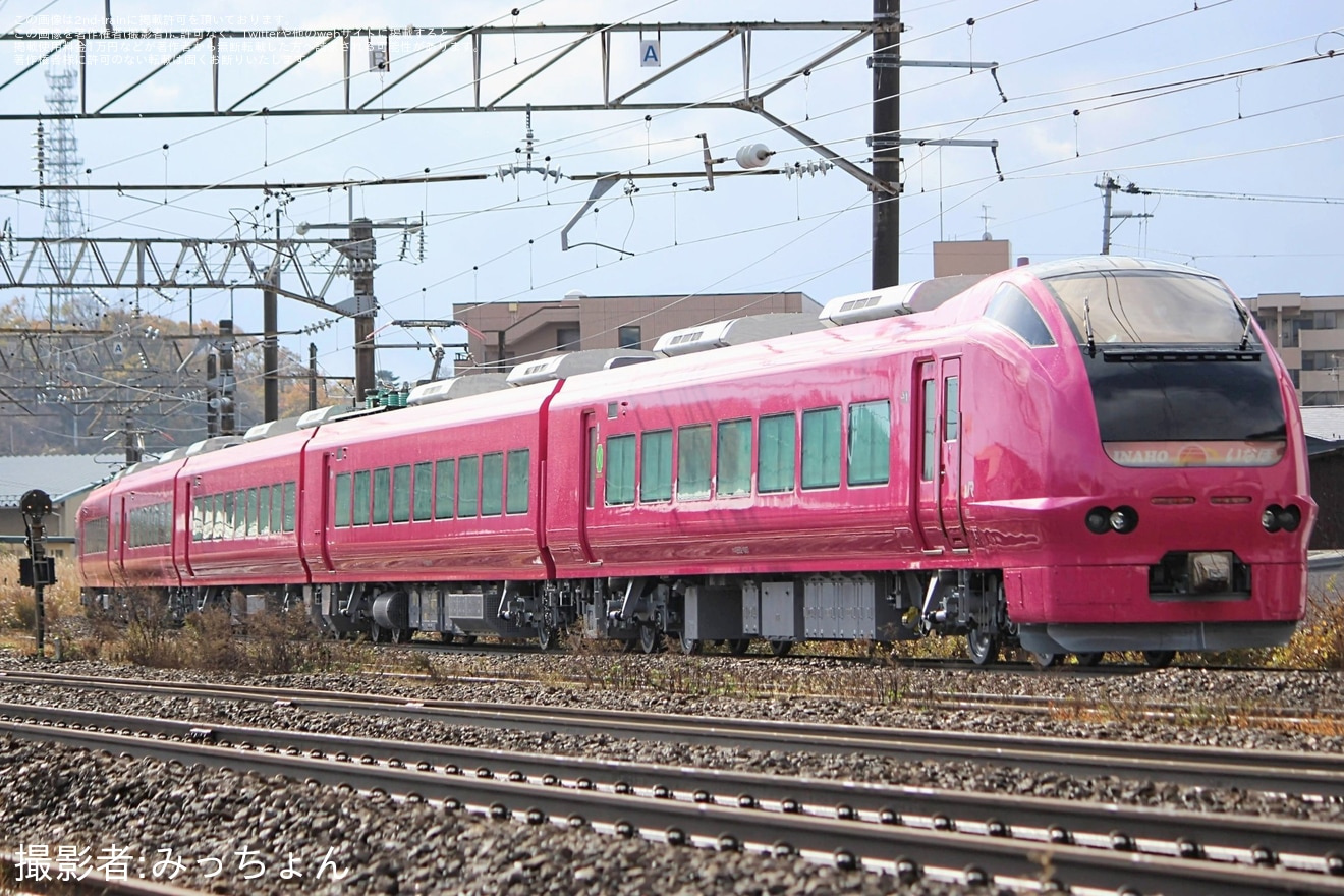 【JR東】E653系U107編成「はまなす色」秋田総合車両センター出場試運転の拡大写真