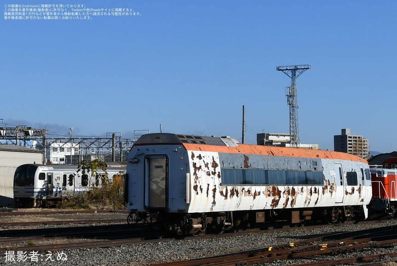 【JR東】E217系Y-18編成サロE217-18が廃車解体中の拡大写真