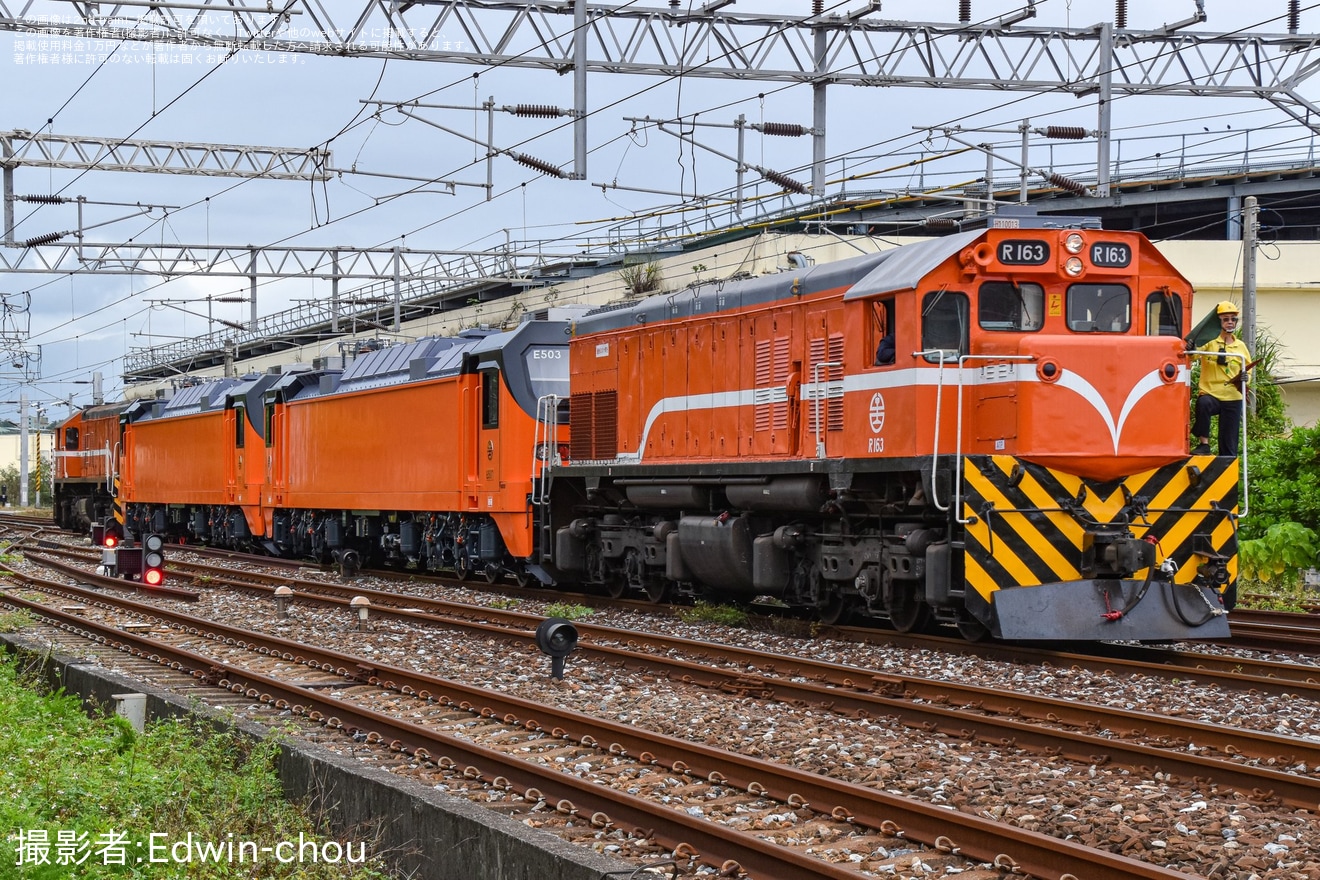 【台鐵】新型電機E500型E502/E503が花蓮港にて陸揚げの拡大写真