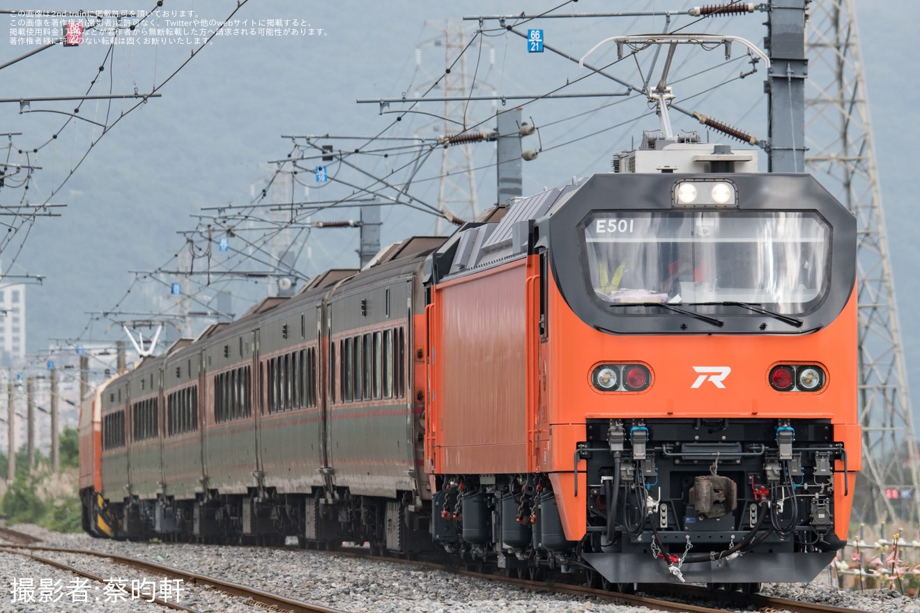 【台鐵】E500型E501+自強号客車6両+E403の編成で試運転の拡大写真
