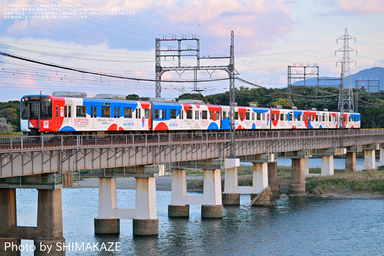 【近鉄】5820系DF52へ大阪・関西万博ラッピングが取り付けられ運用を開始の拡大写真