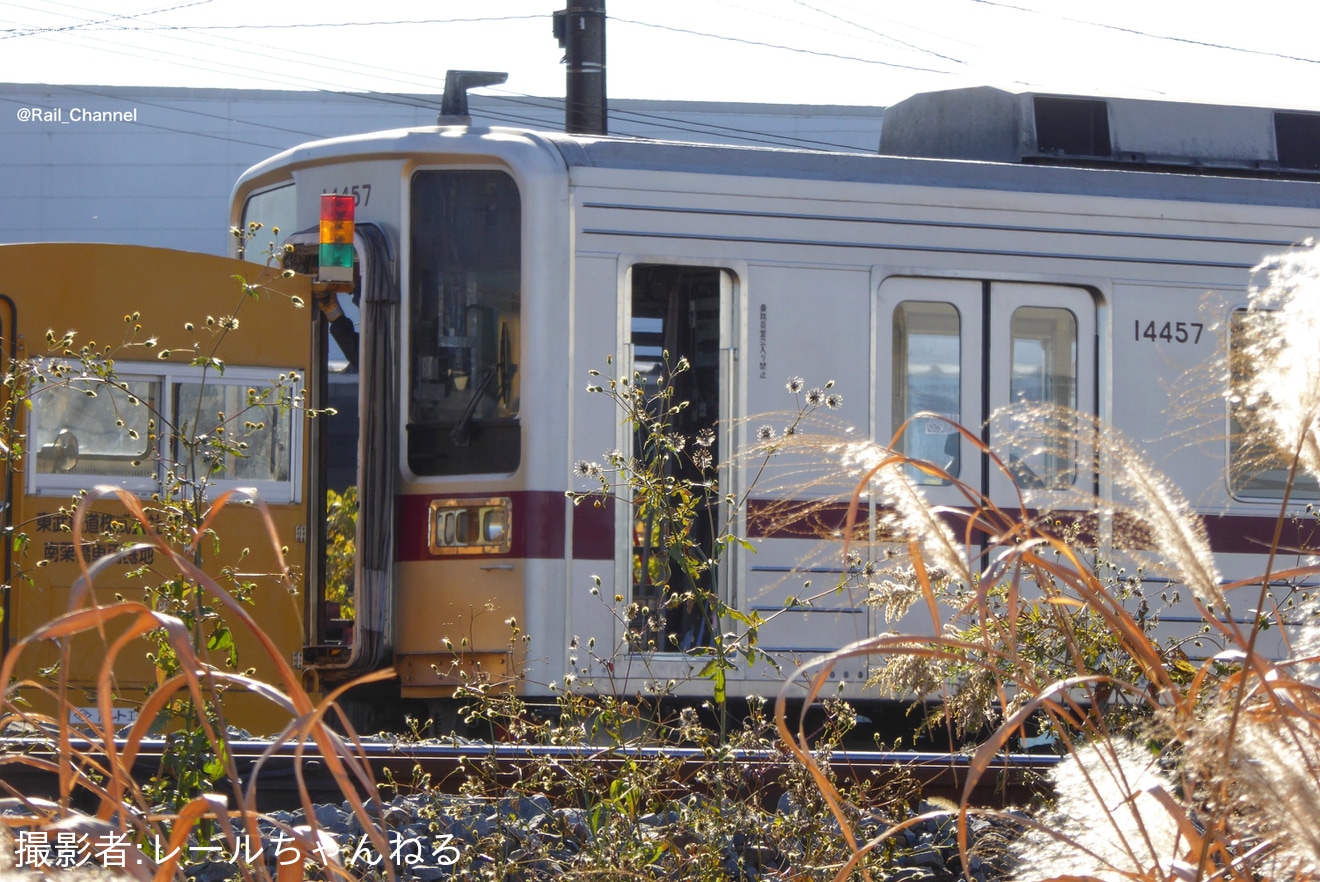 【東武】10030型11457Fの内装撤去が開始済の拡大写真