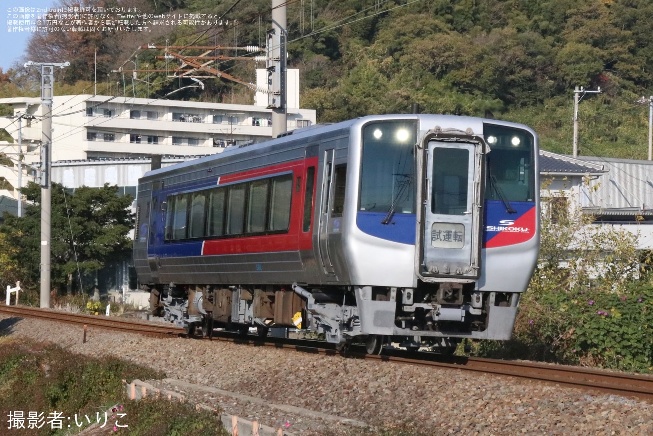 【JR四】松山運転所所属のN2000系2462号車が多度津工場での検査を終えて出場の拡大写真