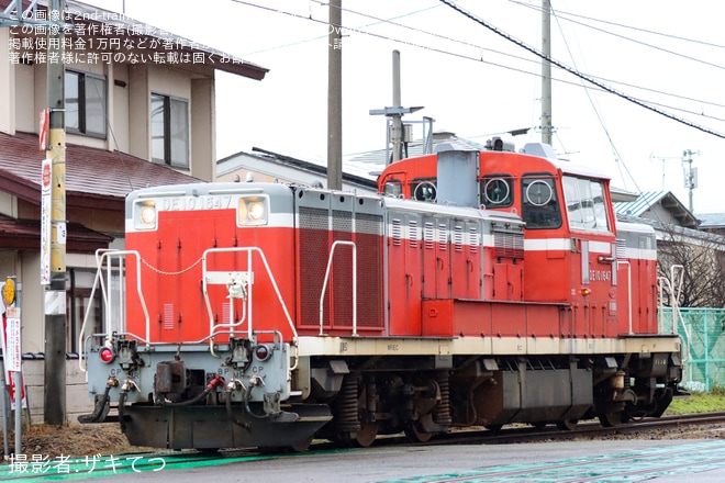 【JR東】DE10-1647が秋田総合車両センターへ廃車回送を不明で撮影した写真