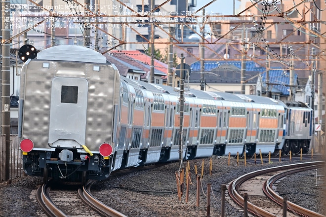 【JR東】E233系0番台グリーン車サロE232・サロE233の9/10/11/12J-TREC横浜事業所出場甲種を不明で撮影した写真