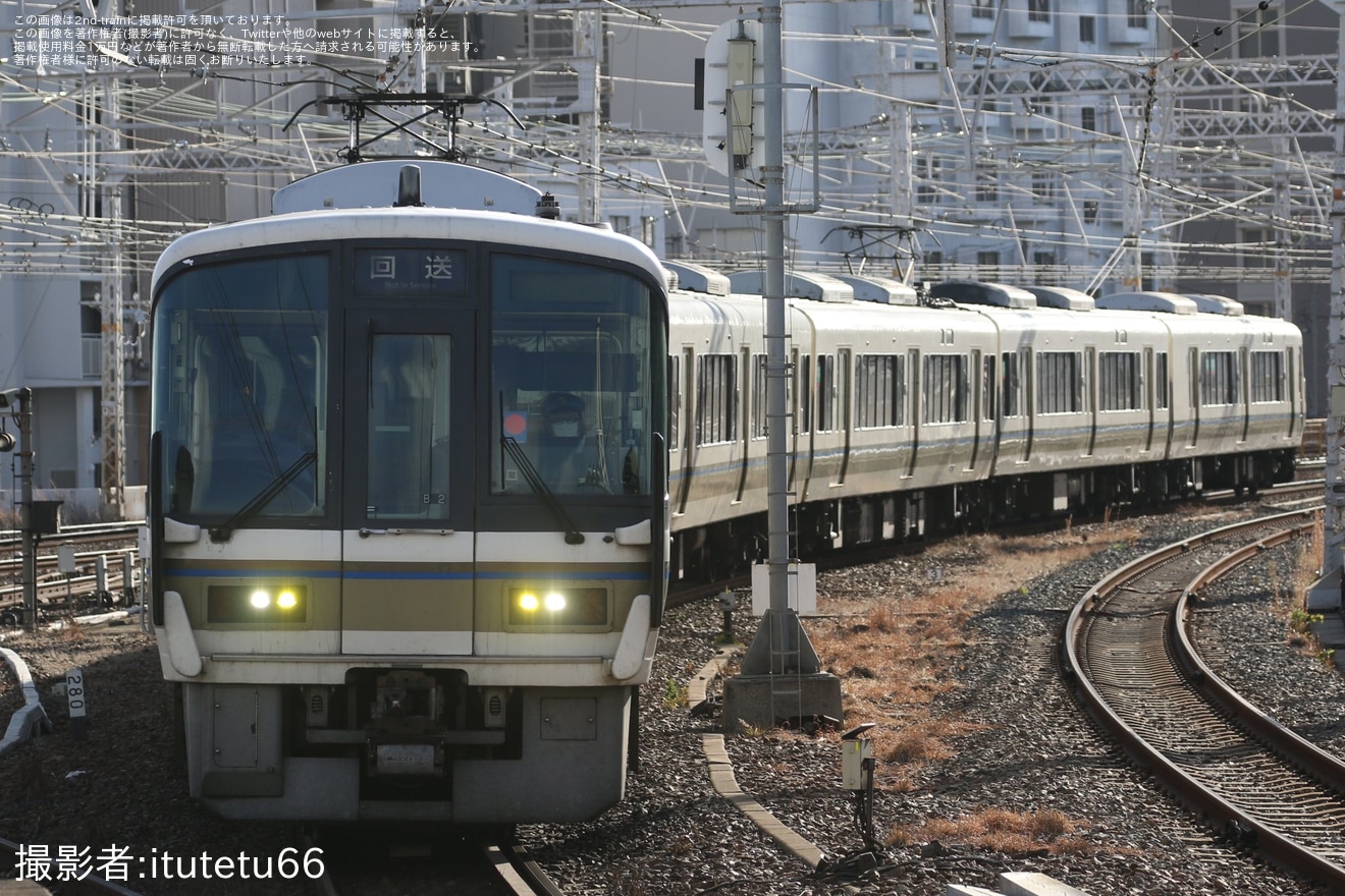 【JR西】221系B2編成吹田総合車両所入場回送の拡大写真