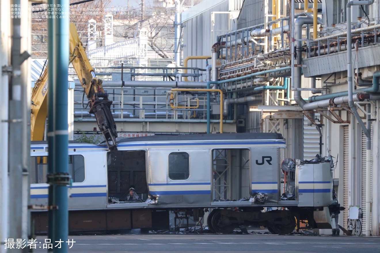 【JR東】E217系クラY-104編成が東京総合車両センターで解体中の拡大写真