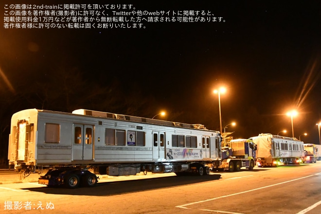【アルピコ】元東武車の20100形モハ20105およびクハ20106が京王重機から搬入・陸送を不明で撮影した写真