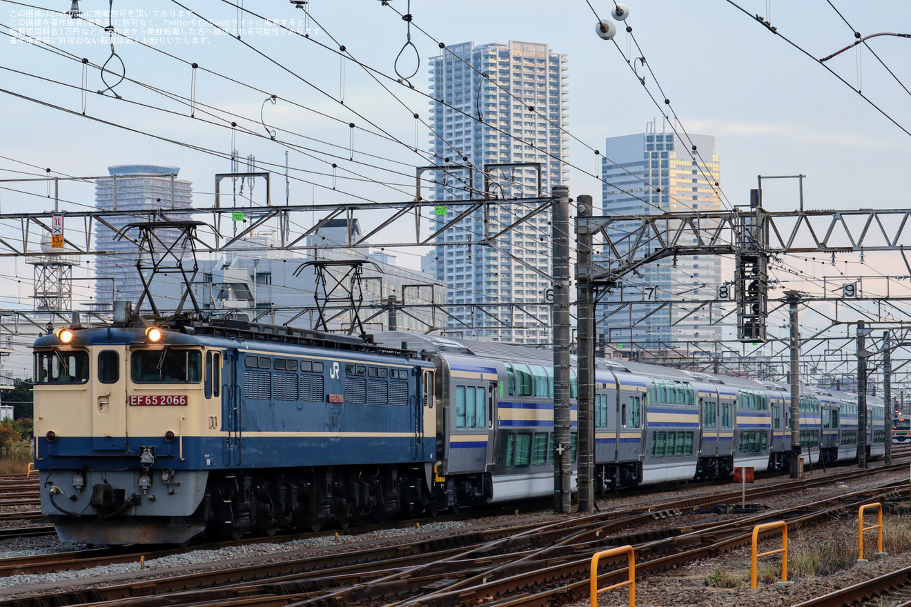 【JR東】E235系F-32編成/F-33編成/F-34編成グリーン車 J-TREC出場甲種の拡大写真
