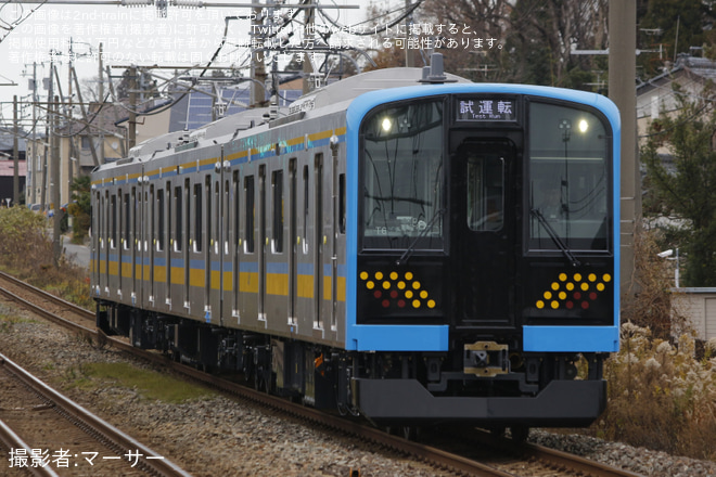 【JR東】E131系1000番台T6編成J-TREC新津事業所出場試運転を古津駅で撮影した写真