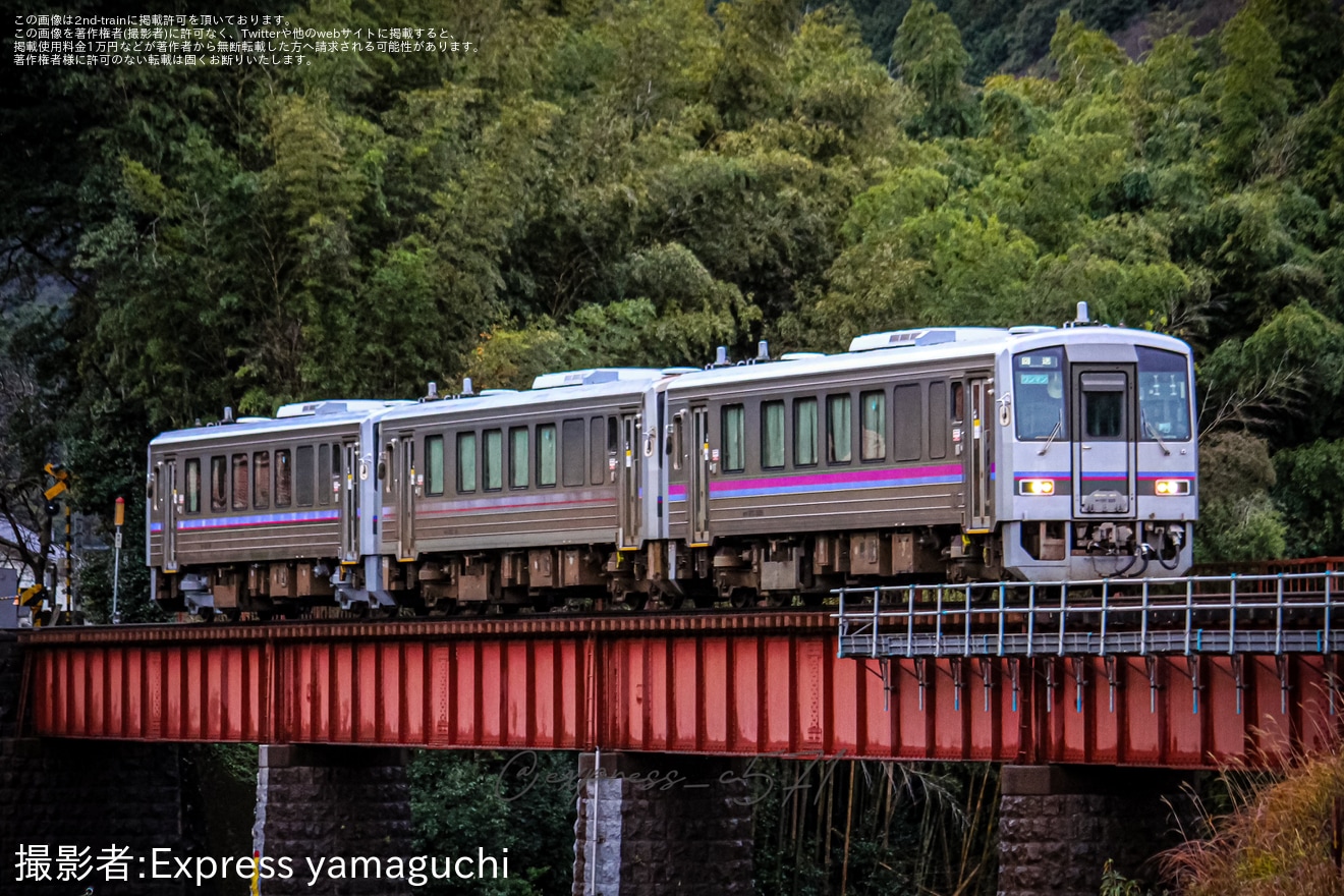 【JR西】キハ120形3両が山口線にて試運転を実施の拡大写真